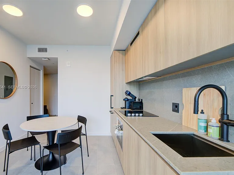 121 NE 5th St #3103 — Photo 9