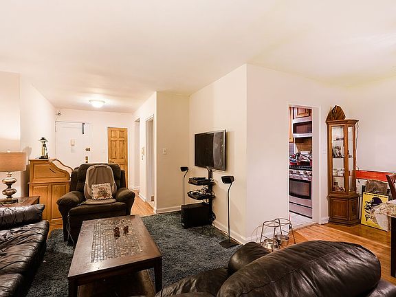 3rd image of 2213 Stuart St Unit 4G