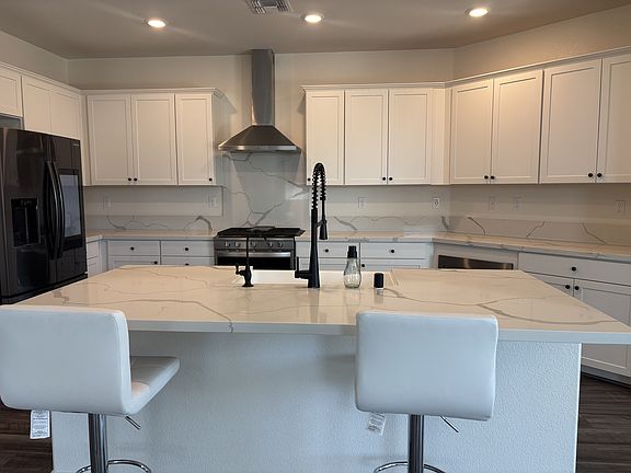 3rd image of 644 Belmont Dr