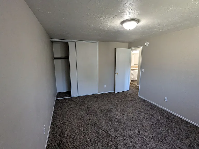 Apartment in West Salem near banks, shopping areas, bus lines, and downtown! ~ Colonial — Photo 74