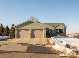 1720 Volk Dr, Bismarck, ND 58501
