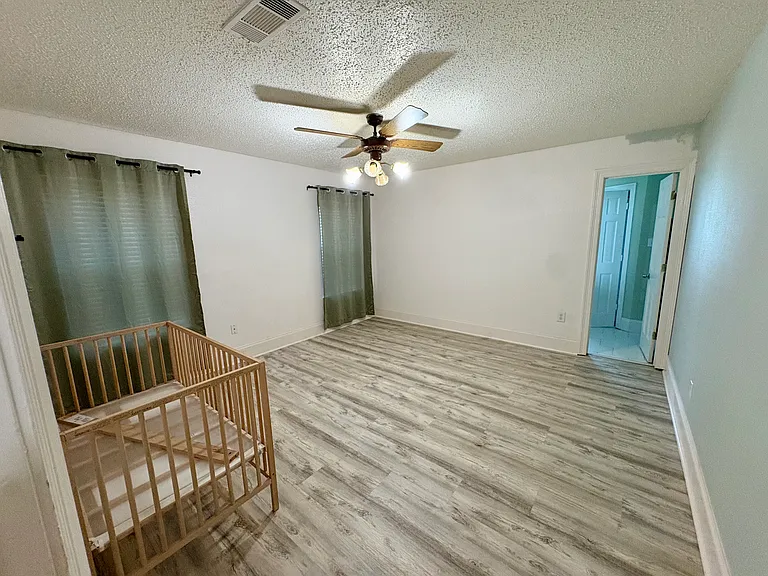 300 Live Oak Ct — Photo 7
