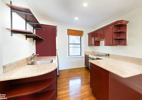 5th image of 350 E 77th St APT 6G