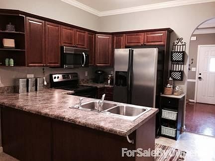 Kitchen
						:
						Stainless steel appliances included!!!!
