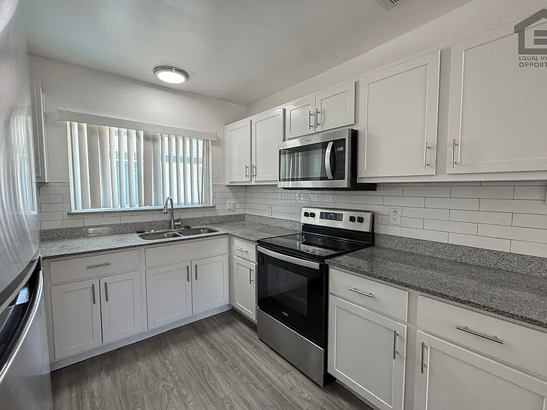 1342 E Willetta St — Photo 16