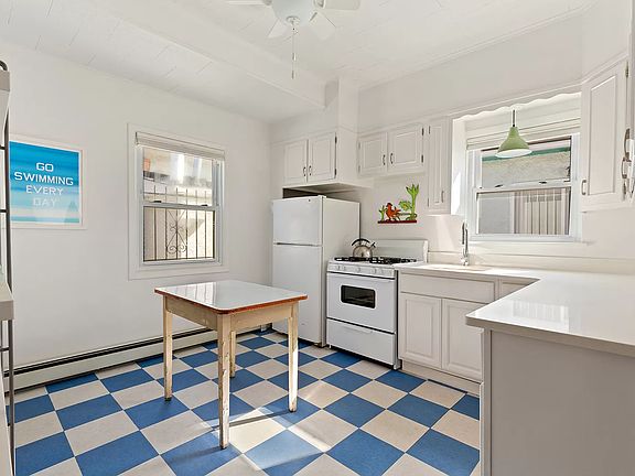 3rd image of 188 Beach 25 St