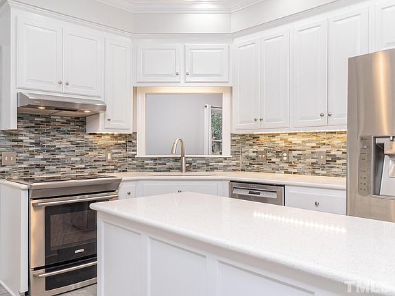 3rd image of 6015 Saint Thomas Dr