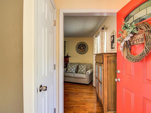 4th image of 109 Marvin Pl