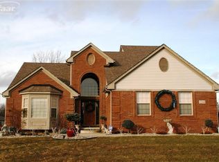 2244 Village Woods Dr, Grand Blanc, MI 48439