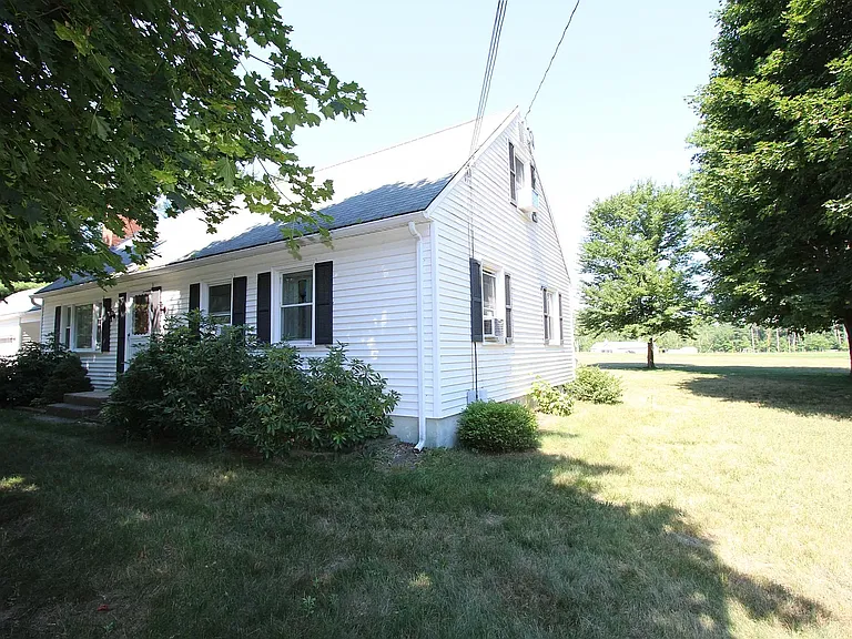 230 Field Rd — Photo 2