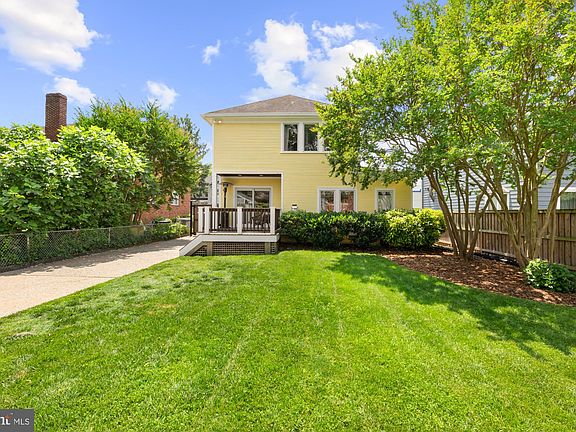 2nd image of 208 E Custis Ave