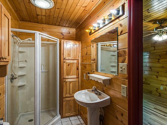 3rd image of 325 Spruce Creek Dr