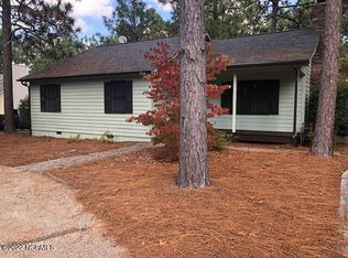 8 Thompson Ln, Pinehurst, NC 28374