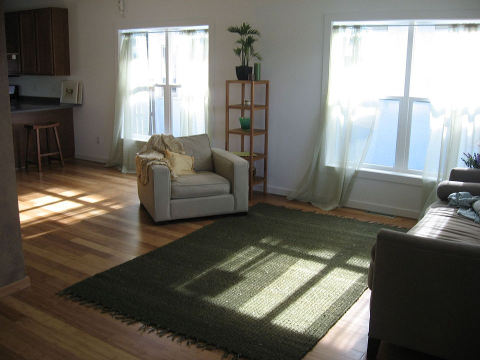 2nd image of 2751 Marshall St NE