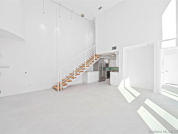 2nd image of 1428 West Ave APT 405