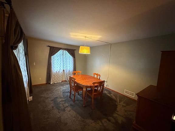 3rd image of 12083 Butternut St NW