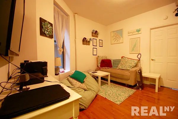 Rented by REAL New York | media 7