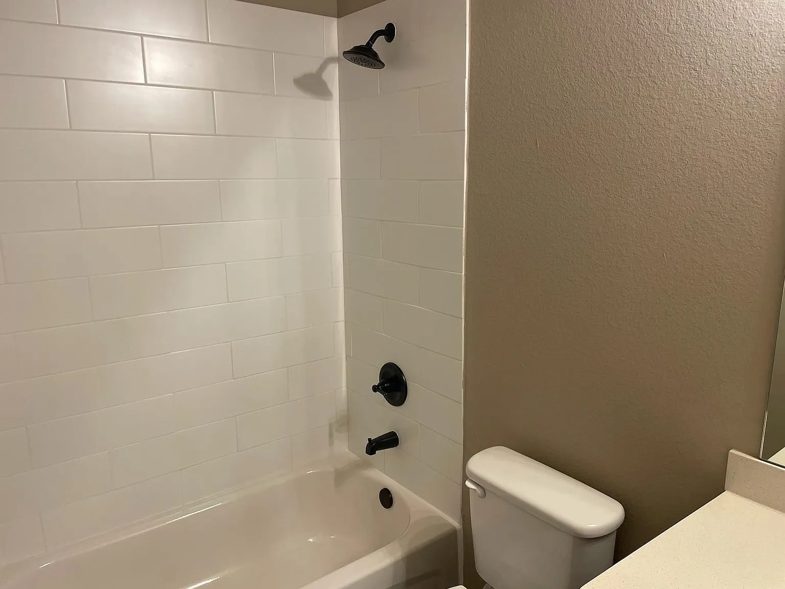 3 bed, 2.0 bath, 1356 sqft, $1,850 — Photo 4