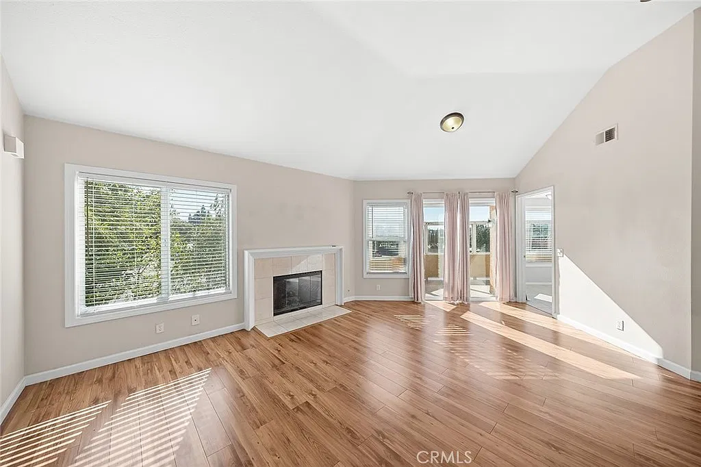 2 bed, 1308 sqft, $3,200 — Photo 4