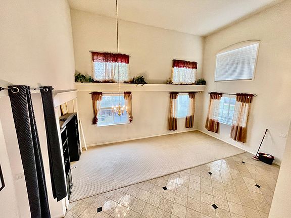 4th image of 2520 Yosemite Ct