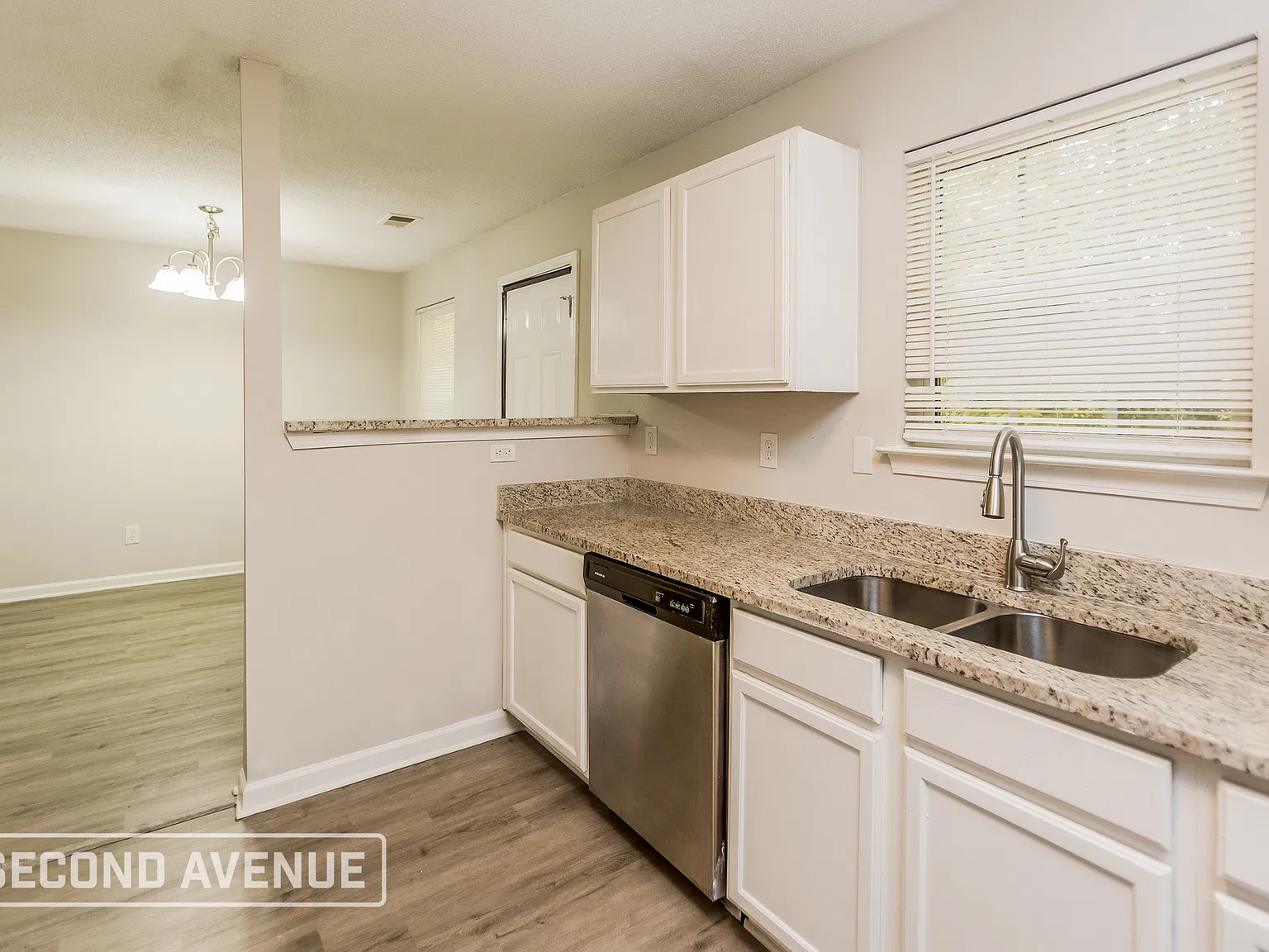 3 bed, 2.5 bath, 1930 sqft, $1,829 — Photo 4