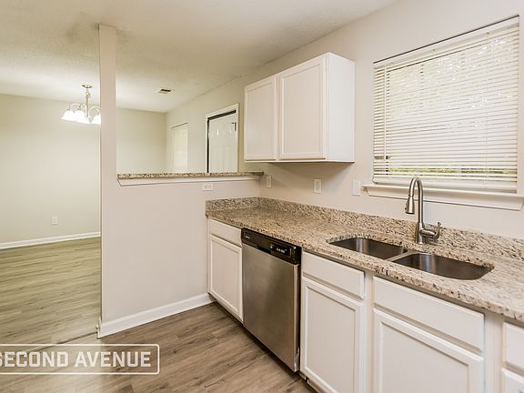 4th image of 5211 Hanover St