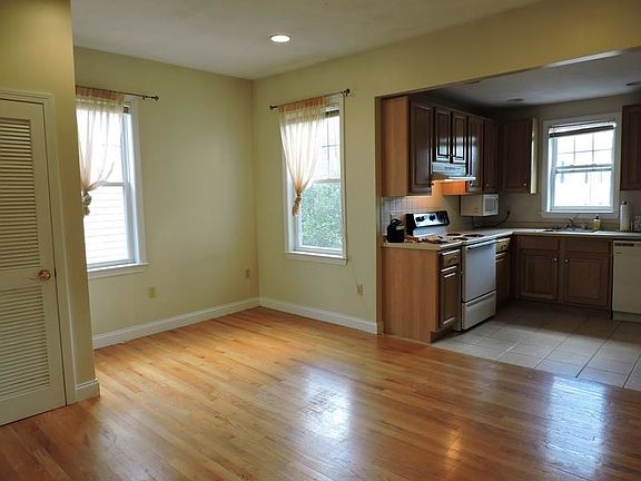3rd image of 466 Green St APT 9E