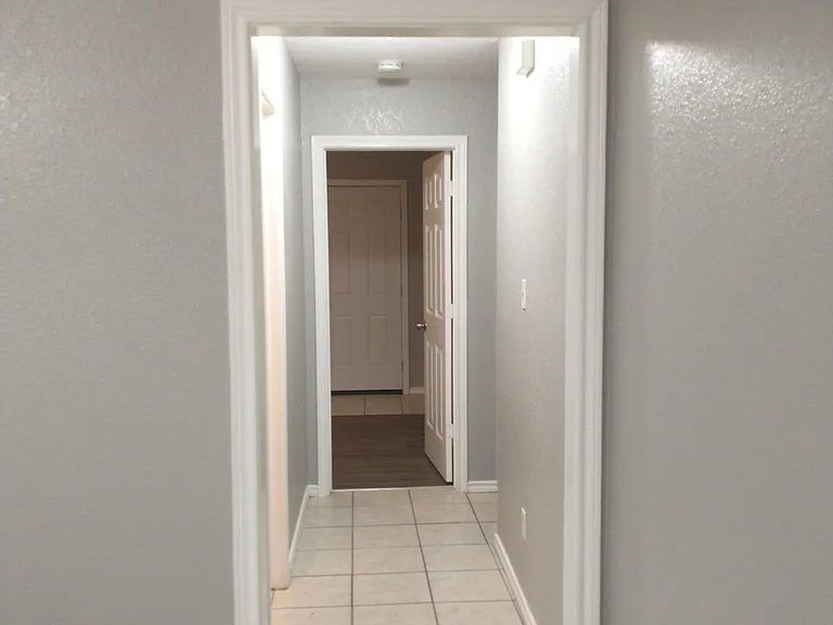 100-102 Honey Bee Dr — Photo 14