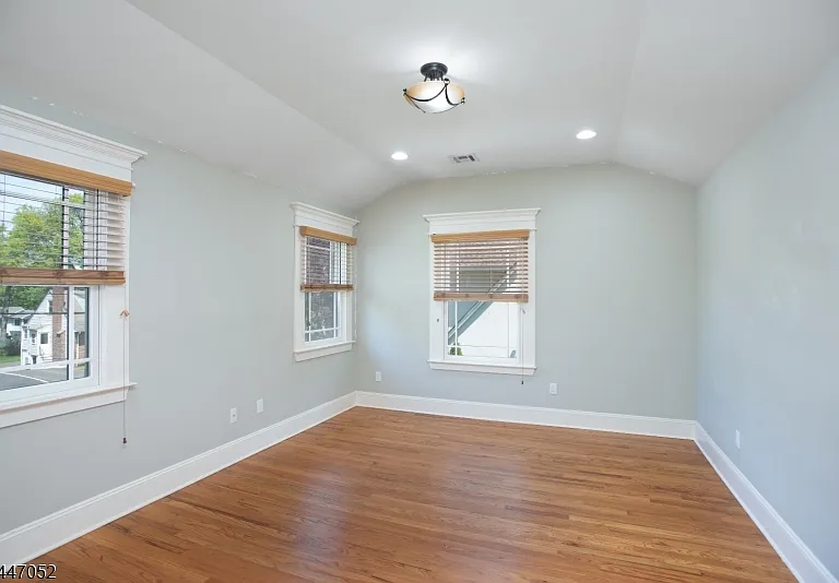 30 Gates Ave — Photo 8
