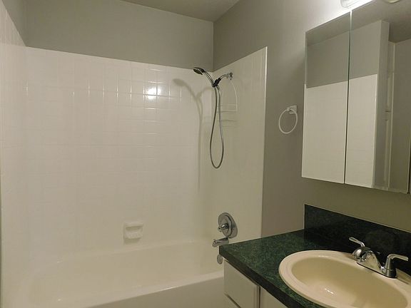 3rd image of 511 Evergreen Dr