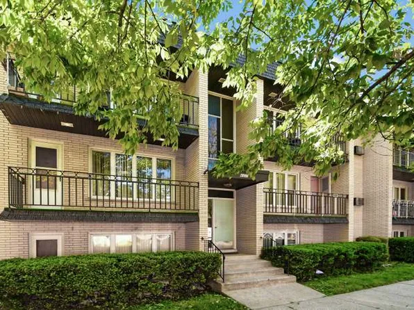4335 W 63rd St APT 2S, Chicago, IL 60629