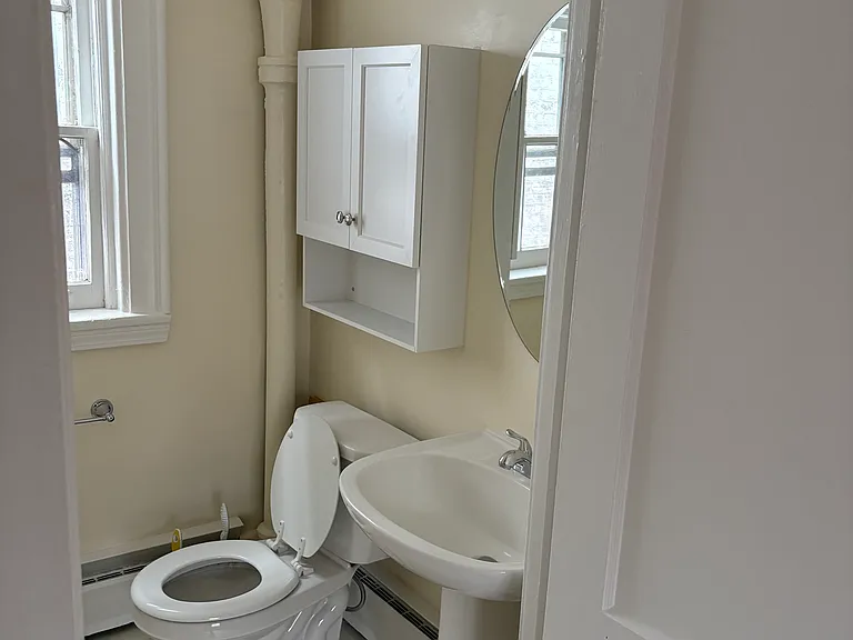 151 Allen St — Photo 4