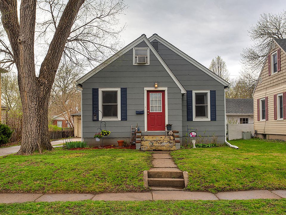 1st image of 207 S Russell Ave