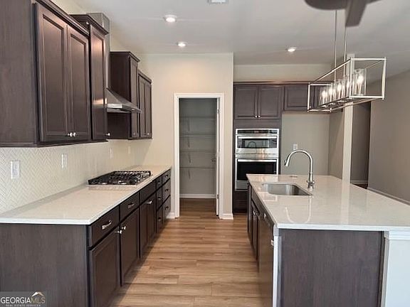 2nd image of 41 Cambridge Ln