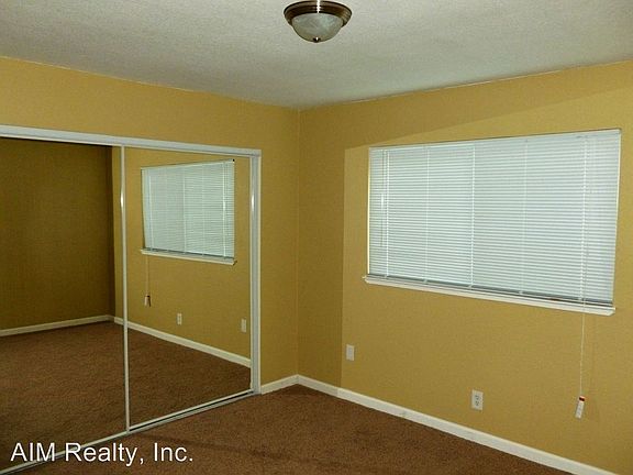 3rd image of 502 Loretto Dr