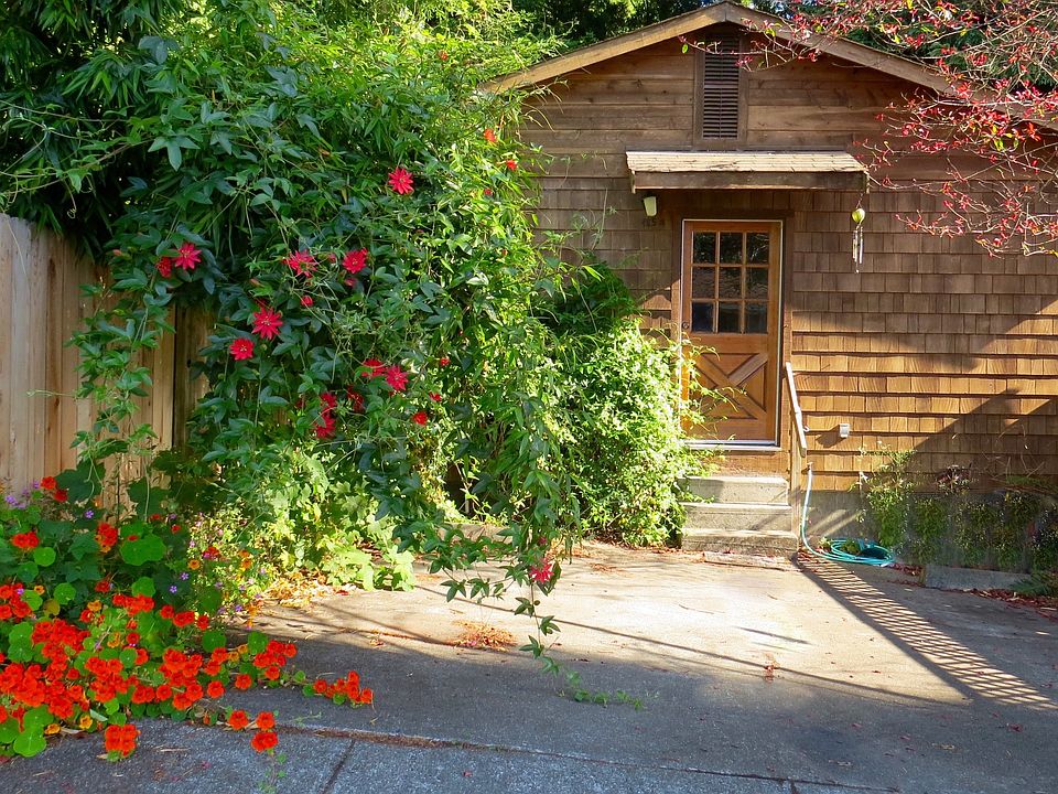 1st image of 485A Forest Ave #A