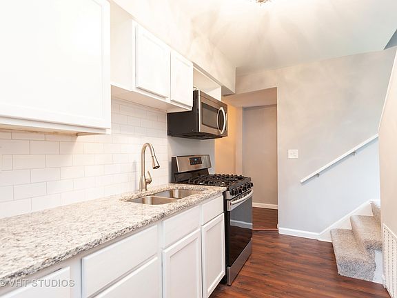3rd image of 225 E Pineview Dr