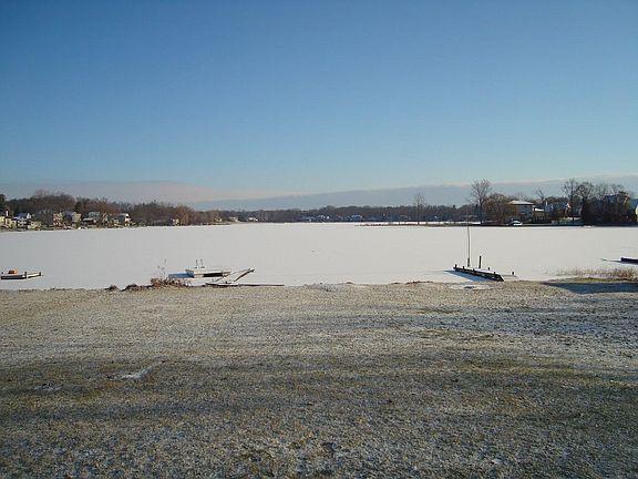3rd image of 3077 School Lake Dr