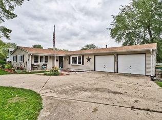 36649 N Traer Ter, Gurnee, IL 60031