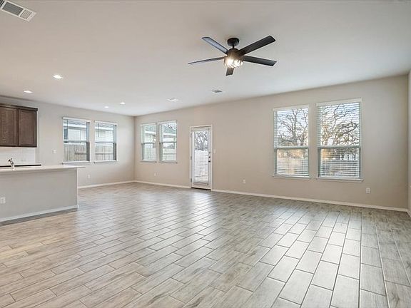 5th image of 205 Stone Creek Dr