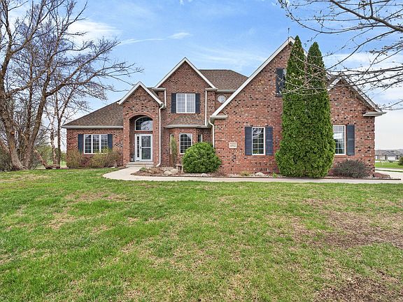 2nd image of 4002 Ridgeway Dr
