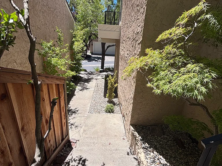 2108 Lost Lake Pl — Photo 22