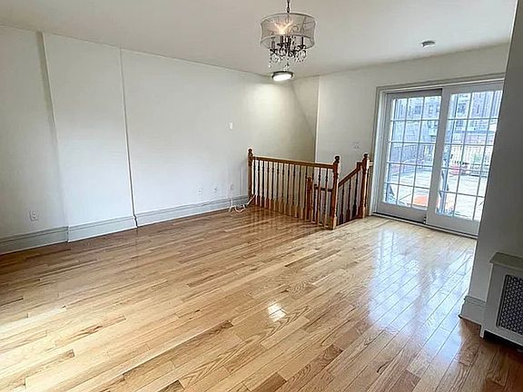 4th image of 132 W 74th St #6