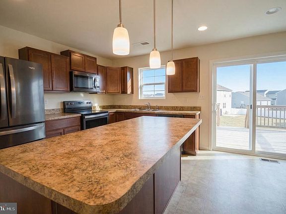 4th image of 35 Faye Dr