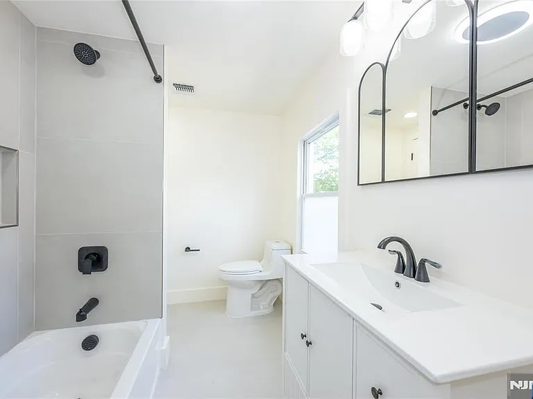 231 Waverly Pl — Photo 20
