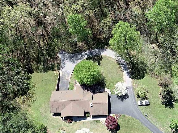 2nd image of 2020 Seven Oaks Dr