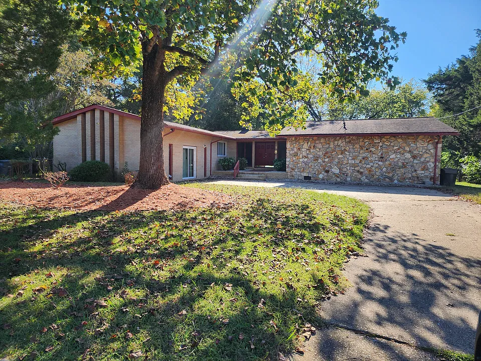 11 Towler Dr