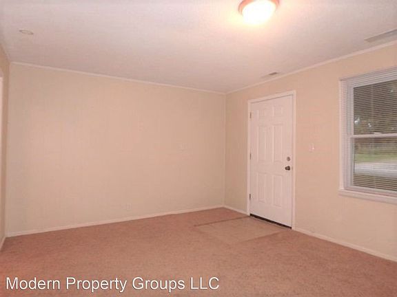 3rd image of 107 E Poplar Hill Dr