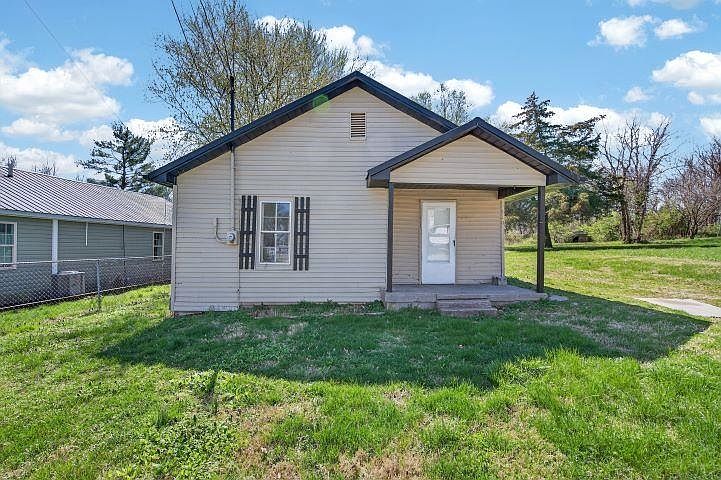 1st image of 410 Bowen Ave