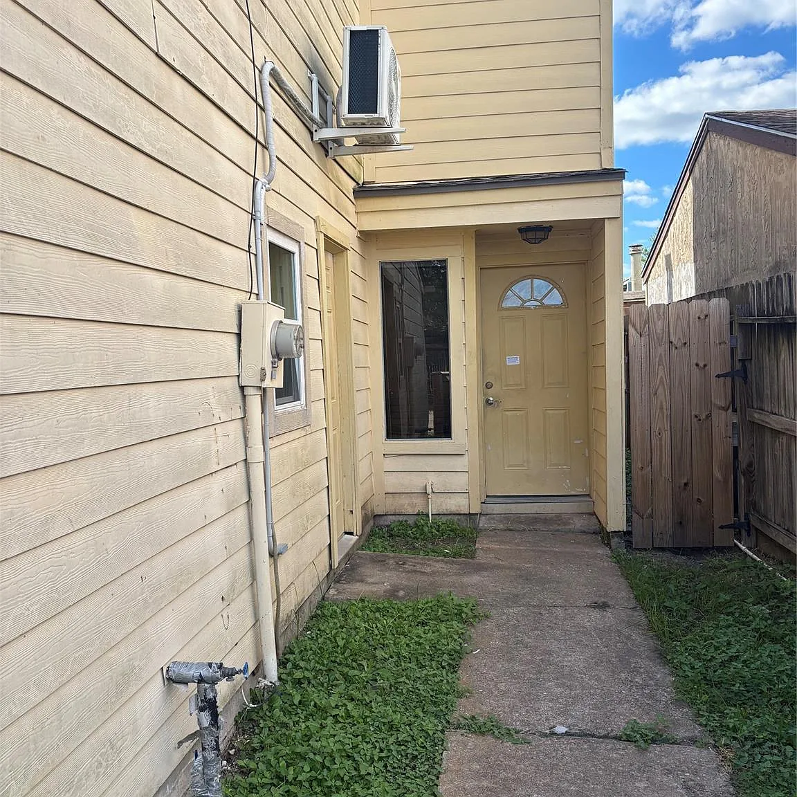 4 bed, 4.0 bath, 1364 sqft, $1,800 — Photo 2